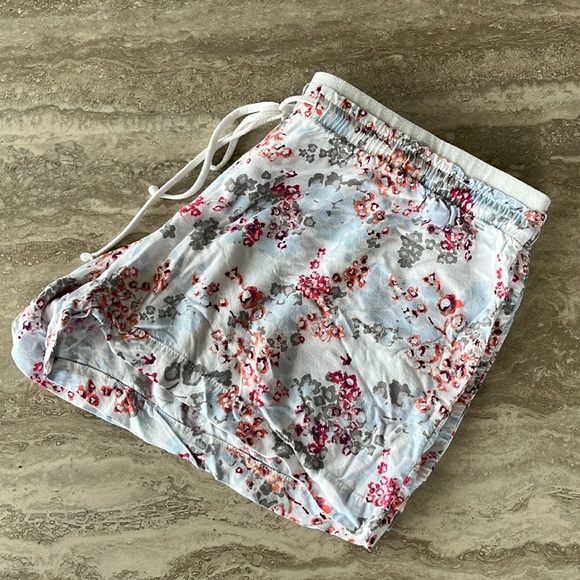 Soft and cozy floral pyjamas - Picture 8 of 9
